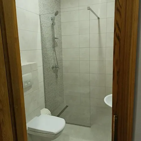 Lubin Hostel Λβιβ